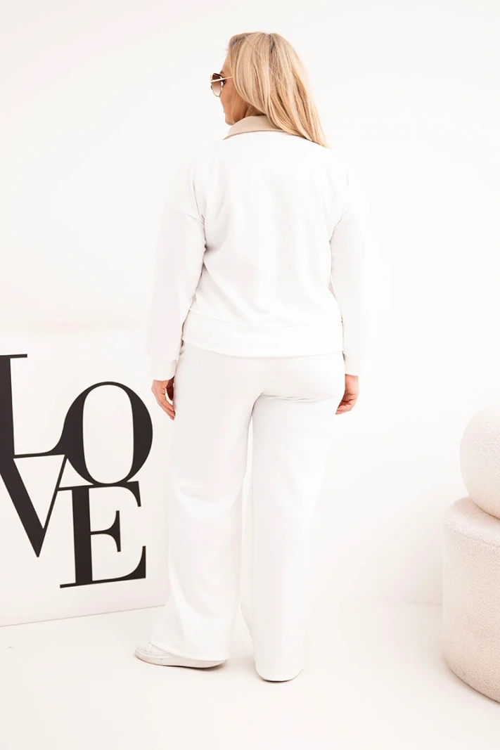 Komplet dámsky maslo Plus Size s širokými nohavicami a golierom biely