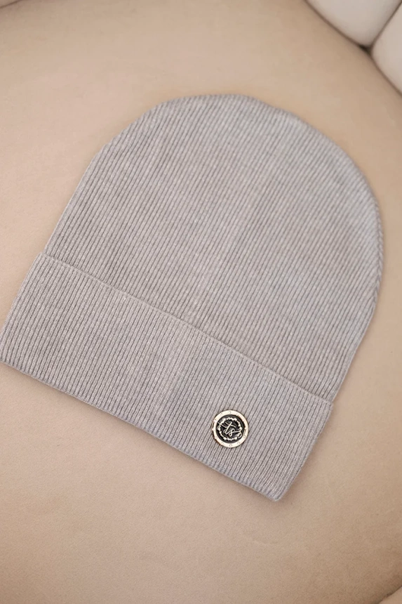 Women's ribbed cap made of modal and viscose with a decorative button gray