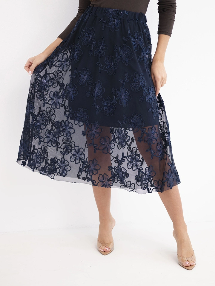 Spódnica damska rozkloszowana z haftowanymi kwiatami granatowa