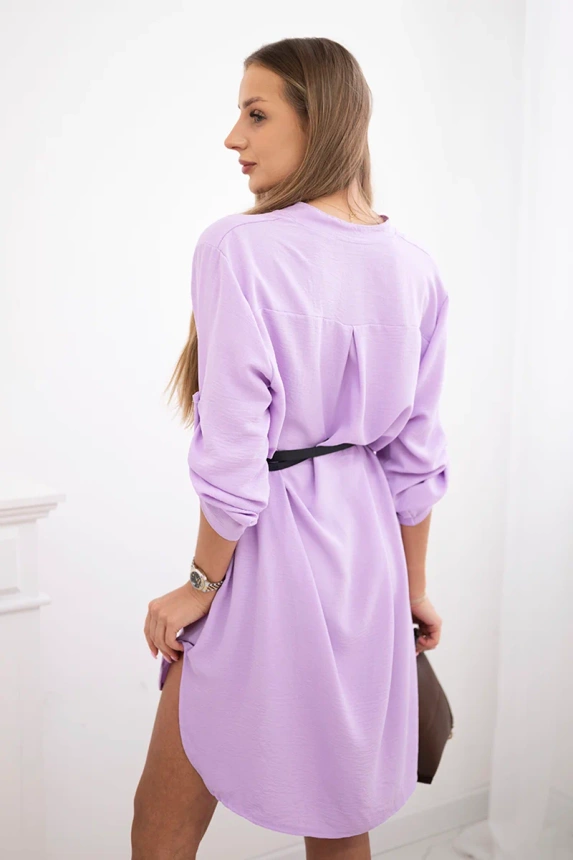Kleid mit längerem Rücken und Gürtel Helles Lila