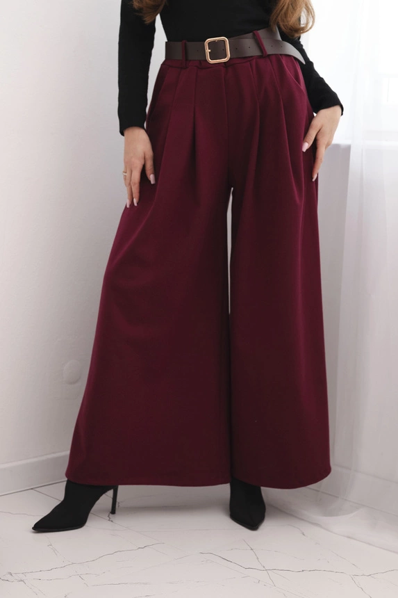 Damenhose mit weitem Bein und Gürtel bordeaux
