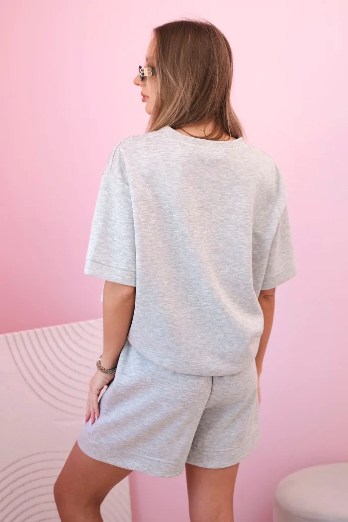 Butterfarbenes Damen-Set mit hoch taillierten Shorts grau