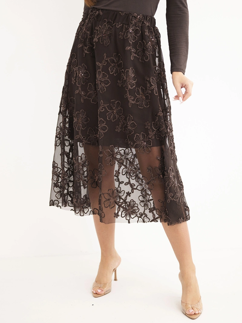 A skirt women's flared with embroidered flowers brown