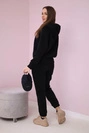 Isolierter Rollkragenpullover und Kapuzenpulli schwarz