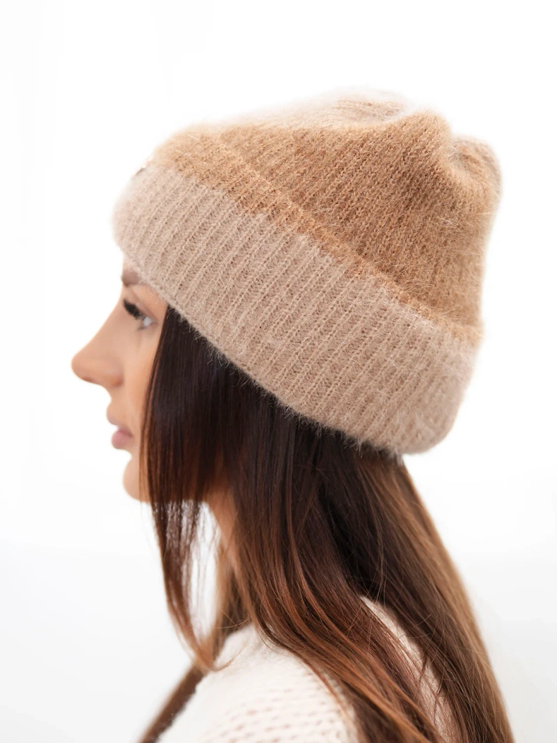 A hat women's classic with decorative emblem beige+camel