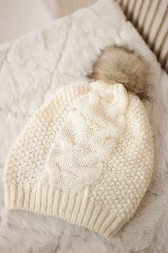 Cap with fleece Sandra K210 ecru