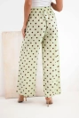 Moteriškos plačios vasarinės kelnės su taškeliais ir guma juosmenyje mėtų spalvos
