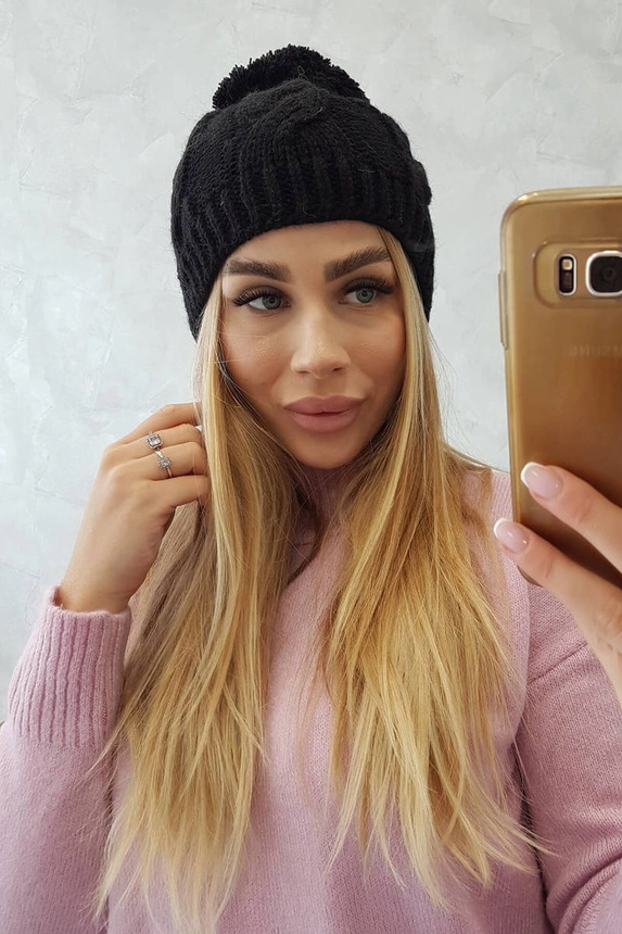 Stefania vilnonė kepurė K278 juoda