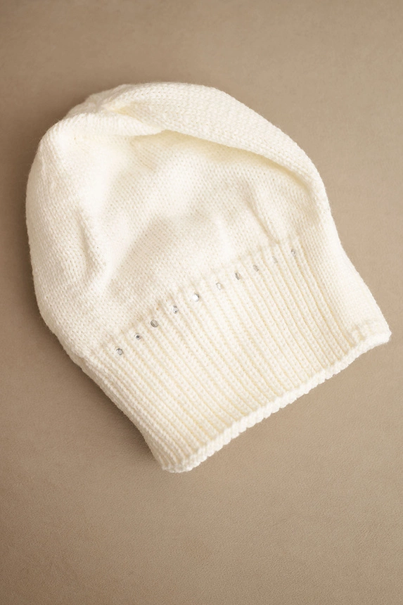 Women's winter hat with wool and delicate embellishment ecru
