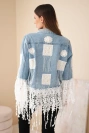 Damenjeansjacke aus Baumwolle mit Fransen und Spitze im Boho-Stil helljeansblau