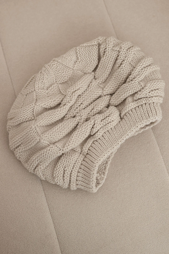 Damen Wintermütze aus Wolle mit dekorativem Muster und Strass K397 beige