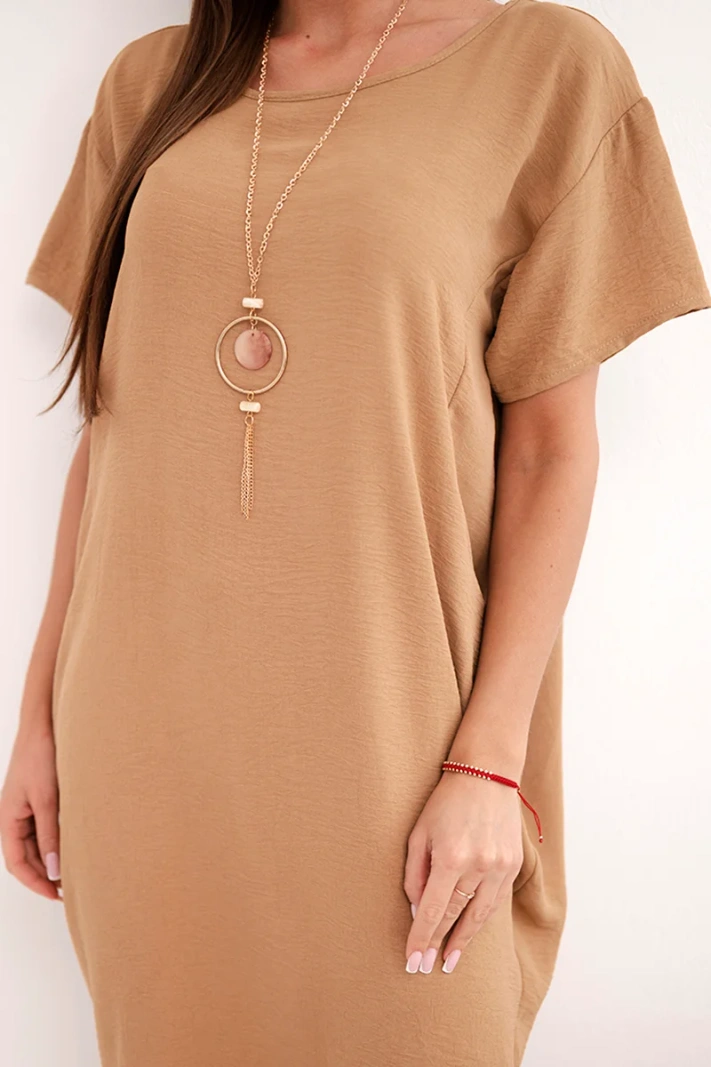 Dress with pockets and pendant Camel