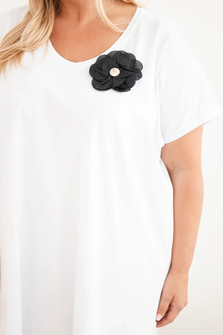 Damen Plus Size Baumwollkleid mit Brosche und Ausschnitt weiß