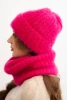 Damen Set Mütze und Schal Winter flauschig mit dekorativem Emblem fuchsia