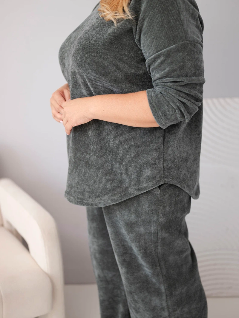 Moteriškas komplektas Plus Size iš veliūrinio viskozės su plačiomis kelnėmis ir džemperiu khaki spalvos
