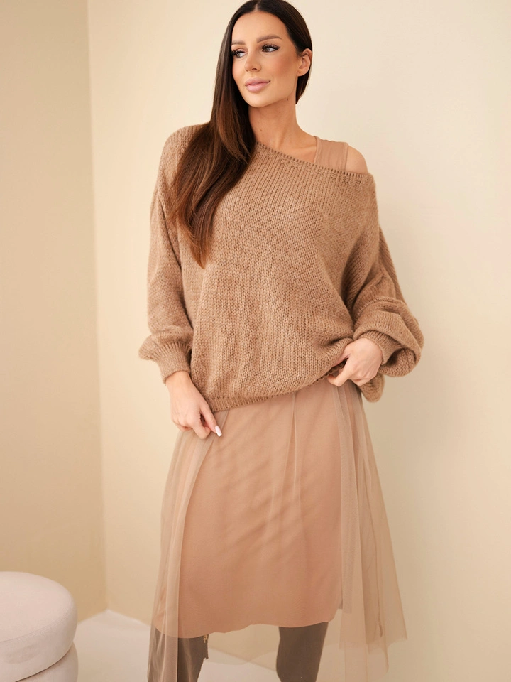 Sweter damski luźny z dodatkiem wełny z sukienka z tiulem camelowy