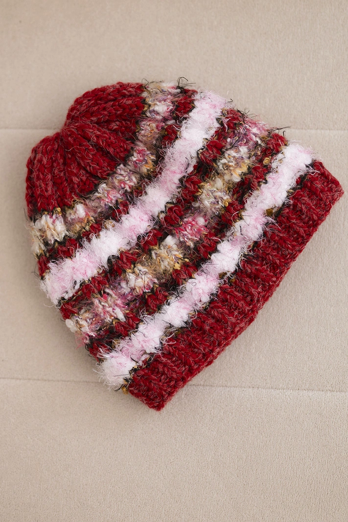 Damen Wintermütze mit buntem Garn und elastischem Bündchen K352 bordwein