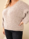 Moteriškas megztinis Plus Size su V formos iškirpte ir plačiomis rankovėmis tamsiai smėlio spalvos