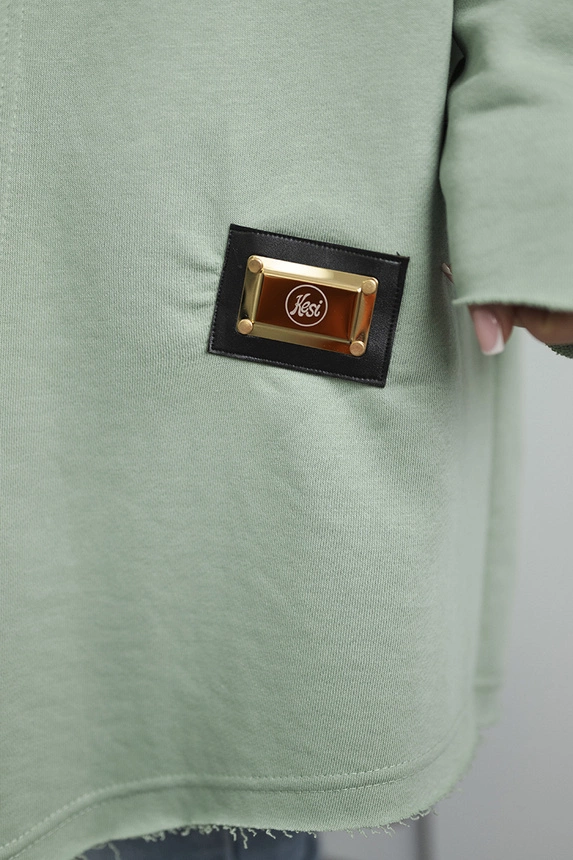 Kardigán s titulkami svetlá mäta