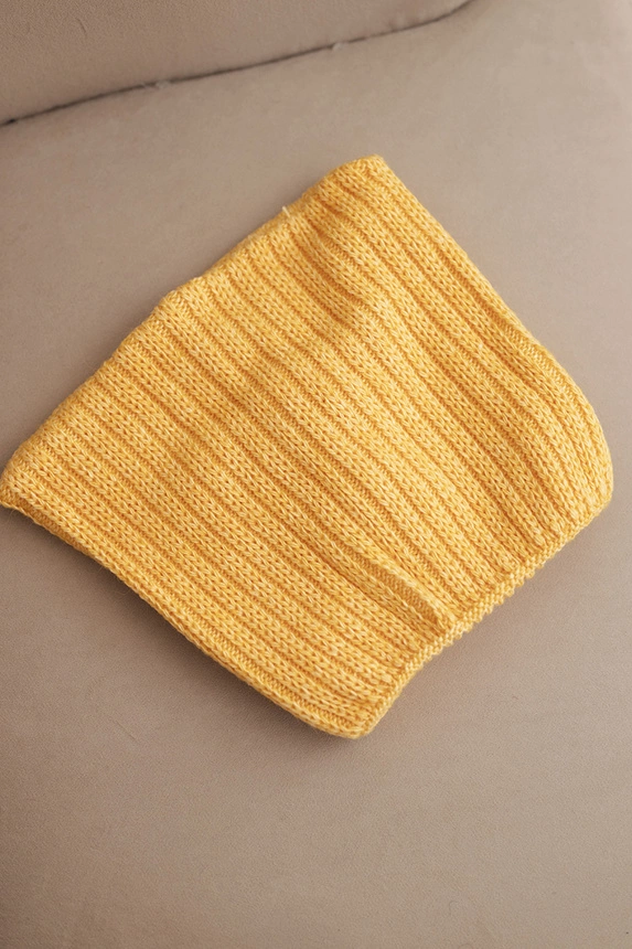 Damenwintermütze aus Wolle im Katzenstil aus gerippter Strickware K419 gelb