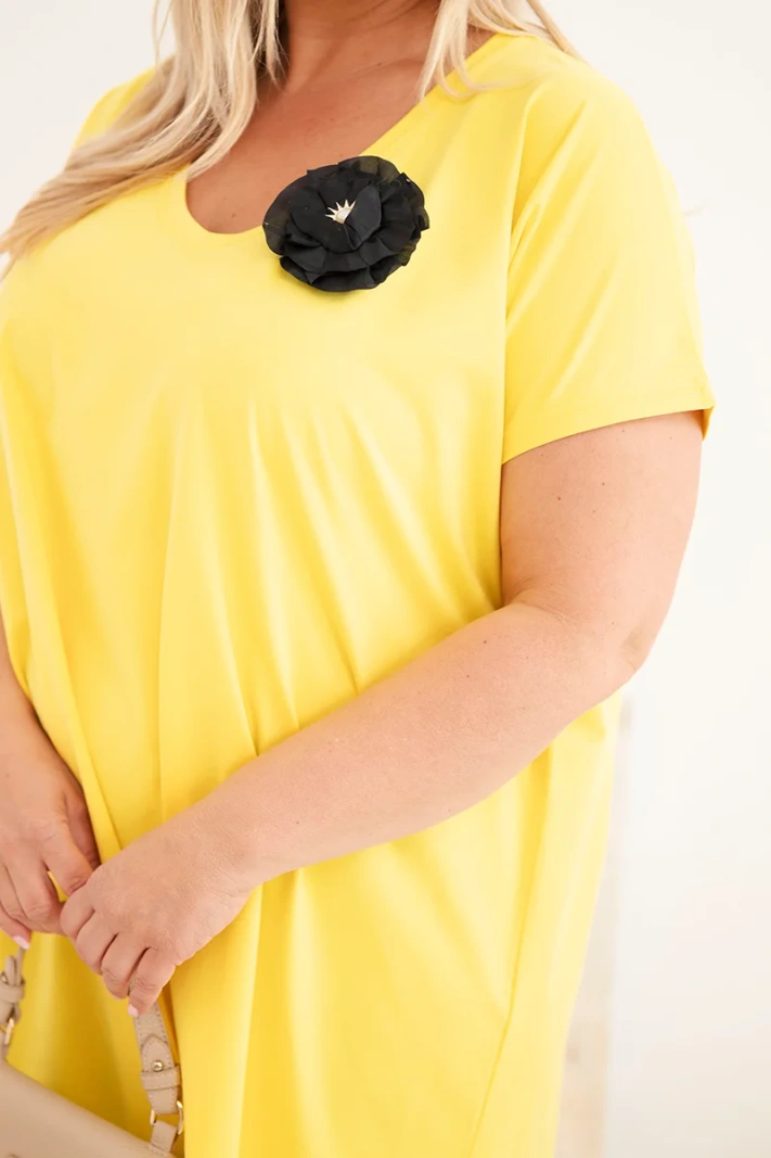 Moteriška Plus Size medvilninė suknelė su sage ir iškirpte geltona