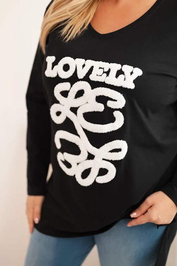 Dámská plus size bavlněná blůza s nápisem a výstřihem do V černá