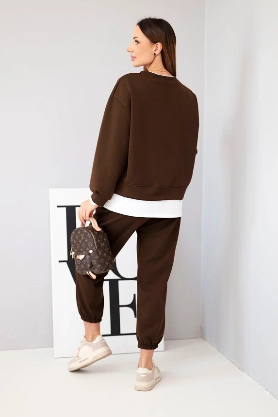 Women's set with a loose sweatshirt and sweatpants brown