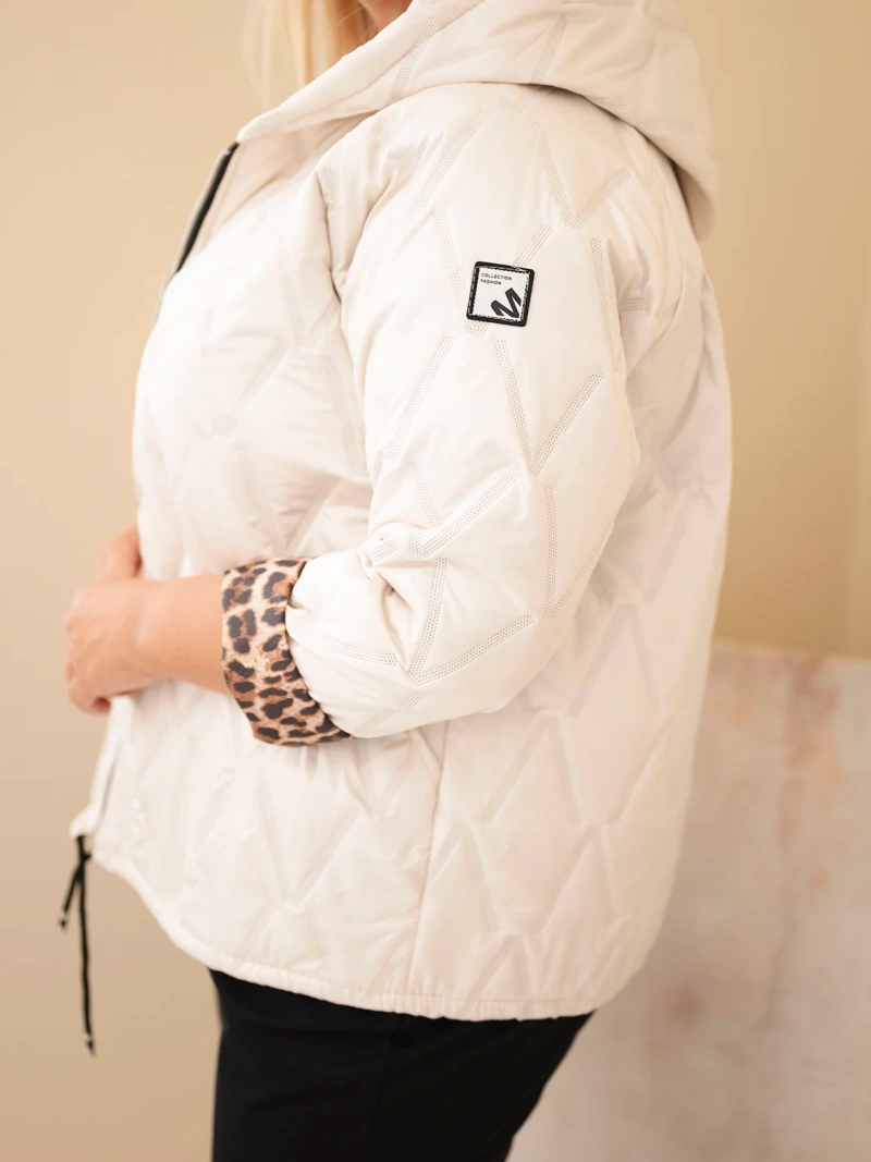Dámska bunda Plus Size s kapucňou a leopardím lemovaním svetlo béžová