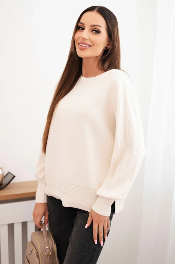 Women's viscose sweater with long sleeves and side slits beige