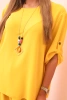 Damen-Set mit einer Bluse mit Halskette und einer weiten Hose gelb