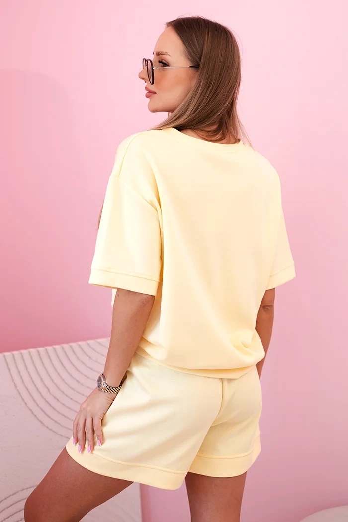 Women's butter set with high-waisted shorts yellow