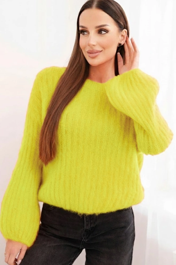Sweter z moheru damski z bufiastymi rękawami żółty