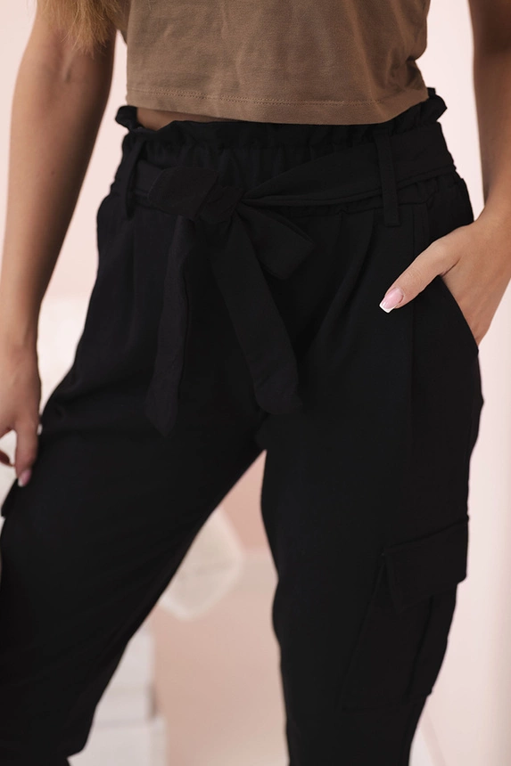 Women's high-waisted cargo pants black