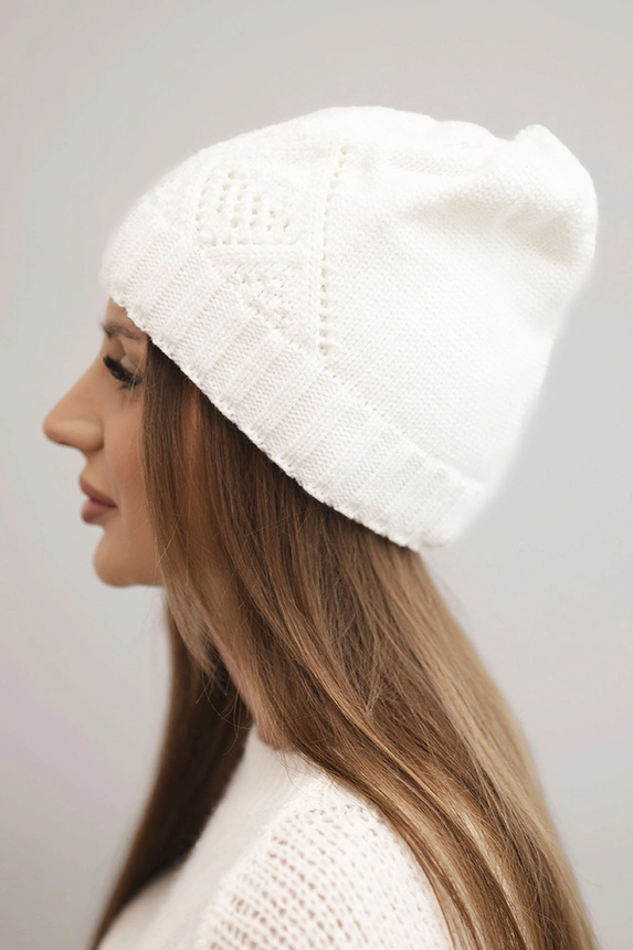 Women's winter hat made of wool with a geometric pattern K479 white