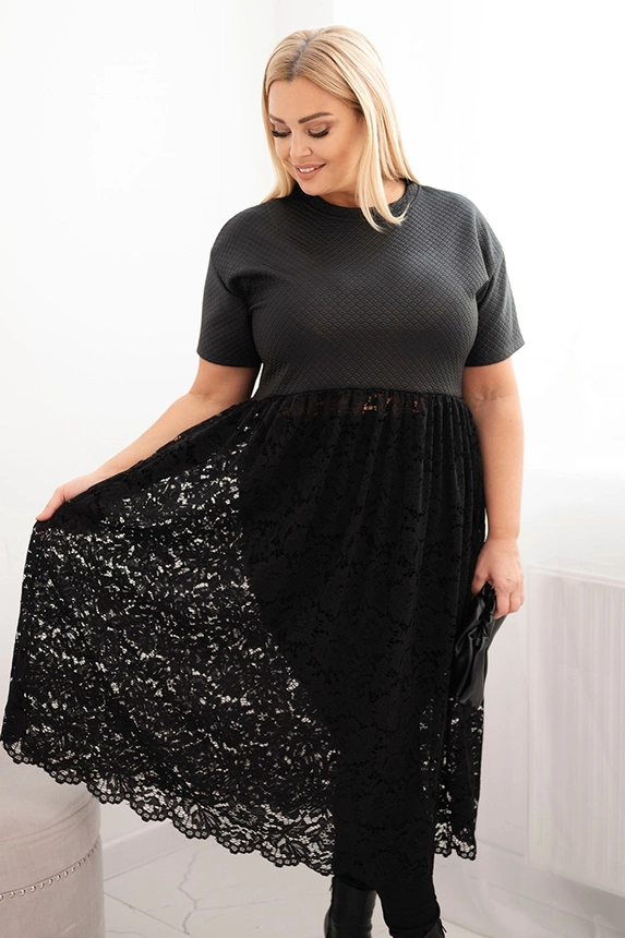 Dámska sukňa Plus Size s krátkym rukávom a čipkovým spodkom čierna
