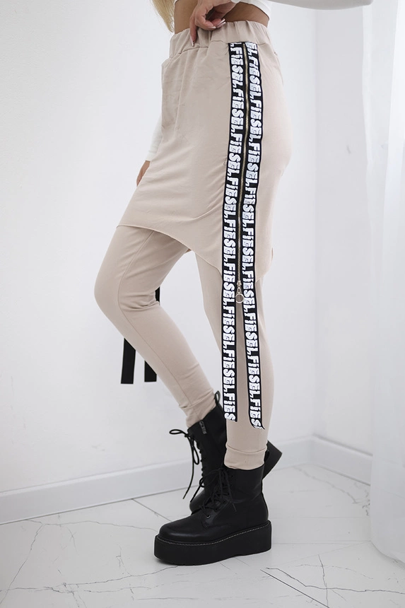 Hose/Anzug mit Selfie-Beschriftung beige