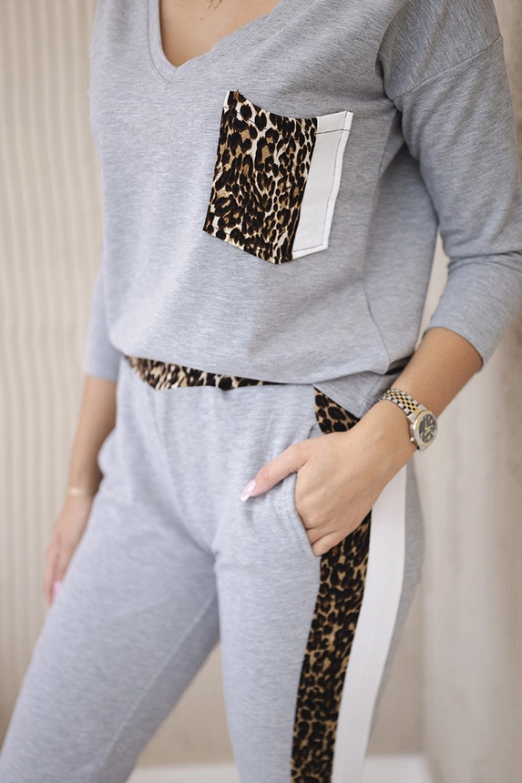 Set mit Leopardenmuster grau