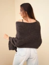 Sweter damski ponczo z baby alpaki z guzikami brązowy