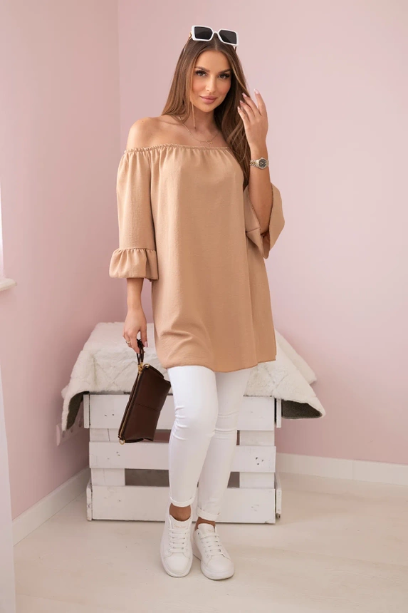Spanish blouse with frills on the sleeve camel