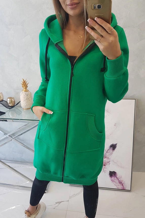 Isoliertes Sweatshirt mit langer Kapuze grün