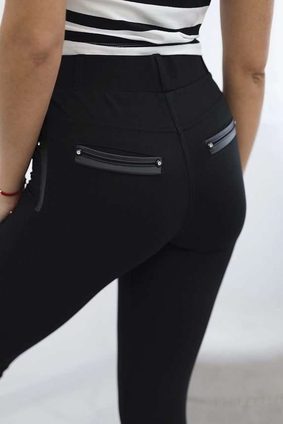 Pants with a trim on the pocket black