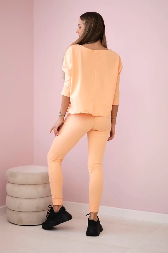 Set with Queen print peach