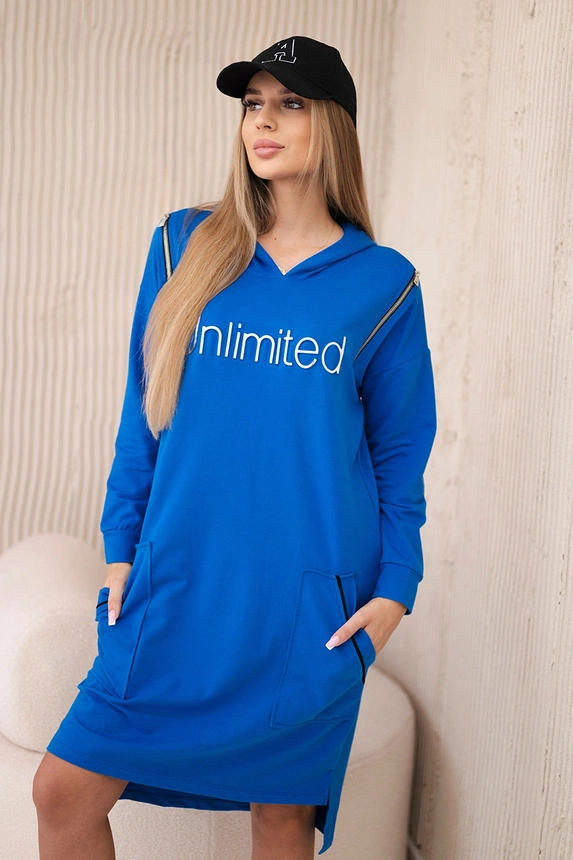 Šaty s nápisom unlimited nevädza
