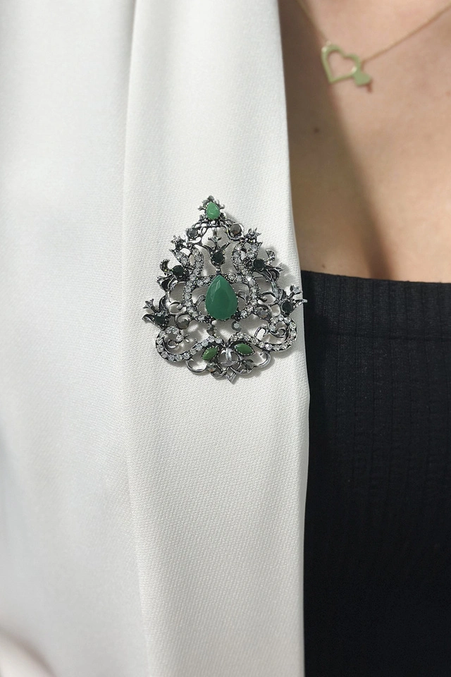 Brooch XZ459-191 silver + green 