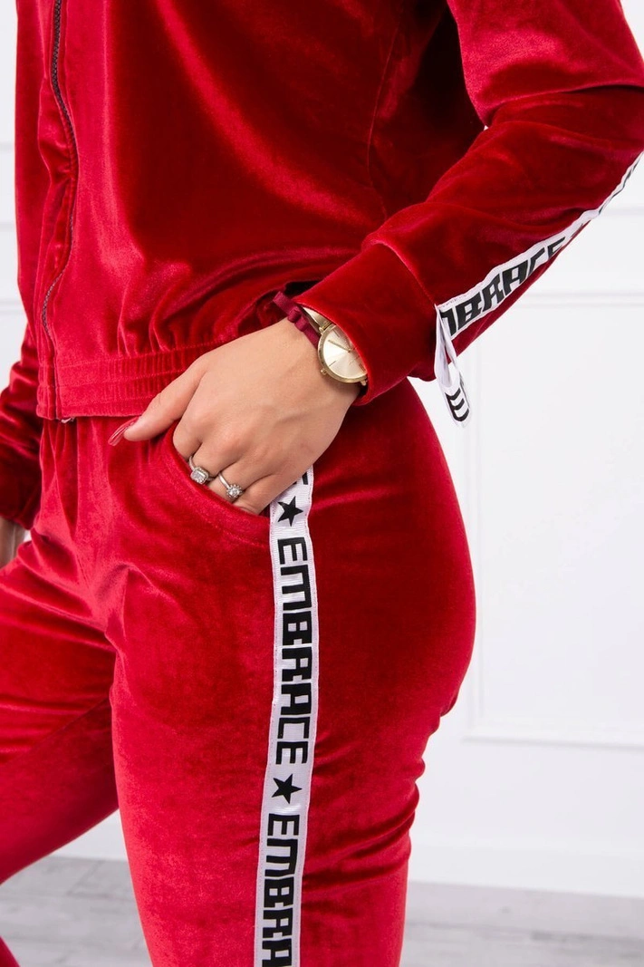 Velūro rinkinys su dekoratyvinėmis juostelėmis raudonos spalvos
