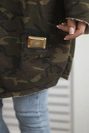 Jacke mit Moro-Schriftzug