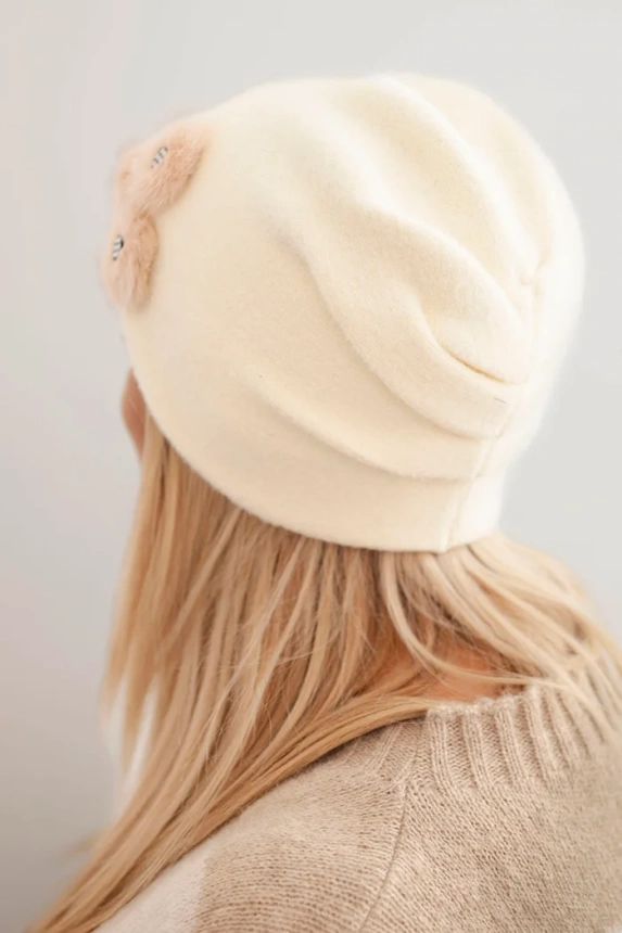 Women's cap with decorative fur flowers elegant ecru