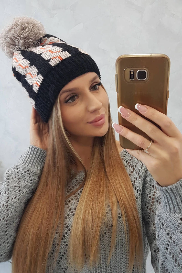 Moteriška kepurė su pomponu Rozalia K323 beige+black