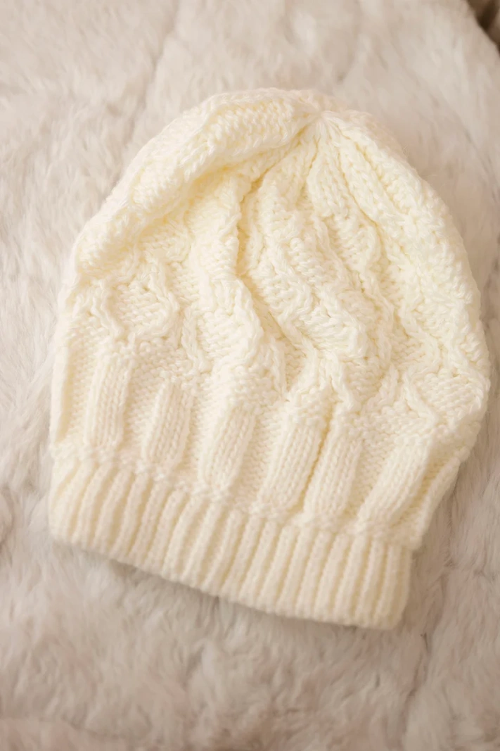 Cap with fleece Marta K231 ecru