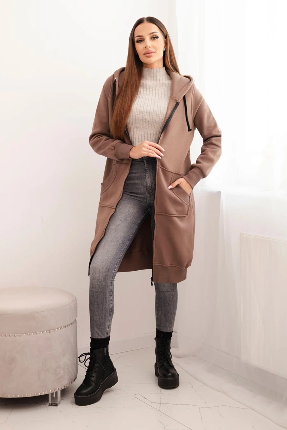 Long insulated sweatshirt with a hood mocca